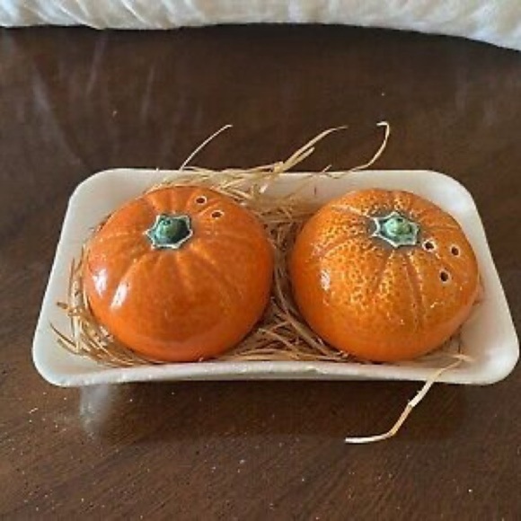 Vintage Pumpkin Salt & Pepper Shakers / Collection, Japan T26 - Picture 1 of 7